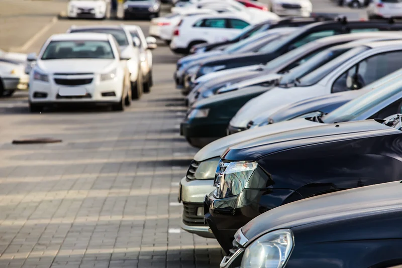 Junk car removal in Vaughan: cars parked in a row in a parking lot